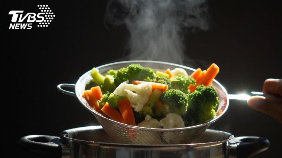 許多正在減肥的民眾會選擇水煮烹調方式。（示意圖／shutterstock達志影像）