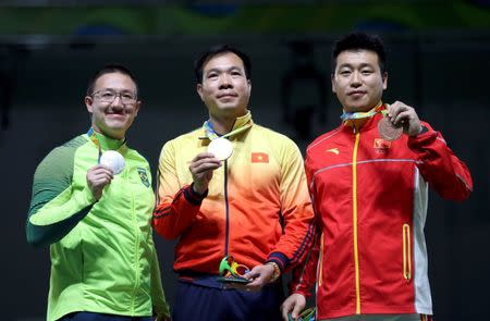 2016 Rio Olympics - Shooting - Victory Ceremony - Men's 10m Air Pistol Victory Ceremony - Olympic Shooting Centre - Rio de Janeiro, Brazil - 06/08/2016. (L-R) Felipe Wu (BRA) of Brazil, Hoang Xuan Vinh (VIE) of Vietnam and Pang Wei (CHN) of China (PRC) pose with their medals. REUTERS/Edgard Garrido