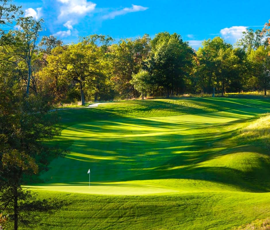 <p>Natural streams course their way through rolling terrain and groves of native oak trees at this former cattle ranch in Burlington, IA. Given the Midwest’s humid summers, it’s an anomaly to play on bent grass fairways in the midsection of America, especially in the Hawkeye State. The photogenic thirteenth hole is a snapshot waiting to happen.</p>