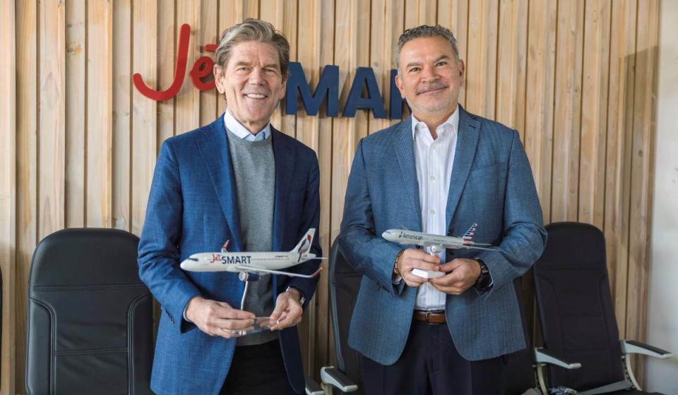 (izq) Stephen Johnson, vicepresidente y director de estrategia de American Airlines y Estuardo Ortiz, CEO de JetSmart. Imagen: Cortesía JetSmart.