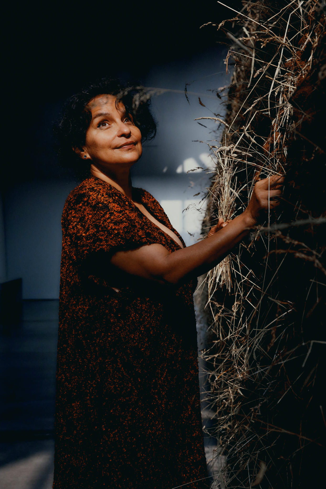 Una imagen de “Cielo terrenal” o “Earthly Heaven,” una instalación de la artista colombiana Delcy Morelos en su primera exhibición individual en Estados Unidos, en Dia Chelsea, Nueva York, el 2 de octubre de 2023. (Victor Llorente/The New York Times)

