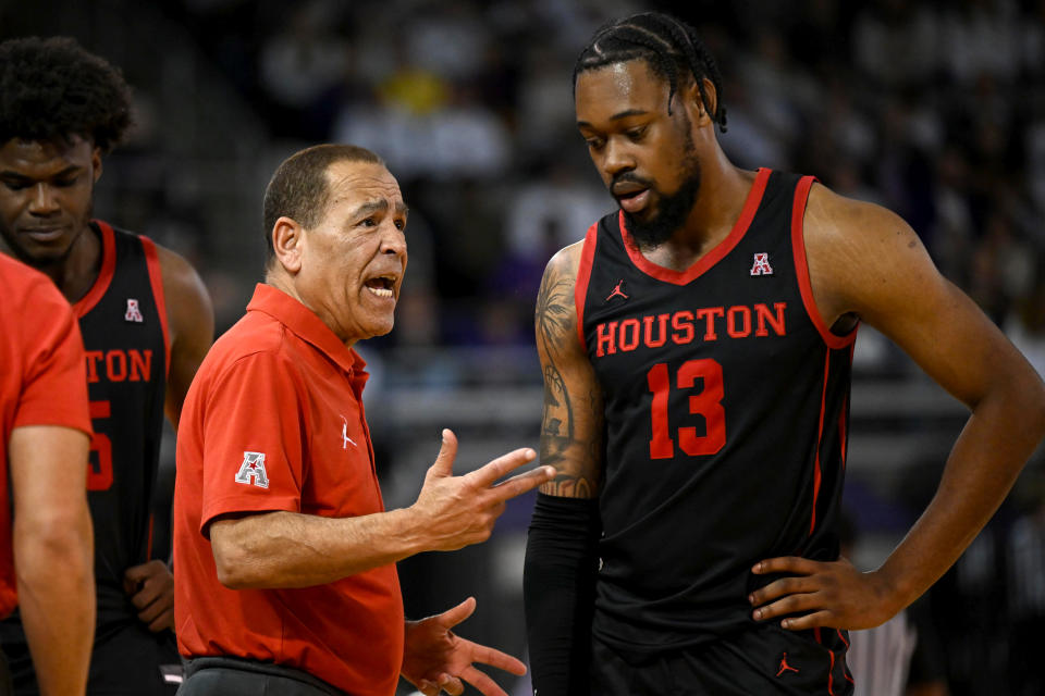 Houston head coach Kelvin Sampson (left) and forward J'Wan Roberts (13) have their eyes on a 1 seed in the upcoming NCAA tournament. (William Howard-USA TODAY Sports)