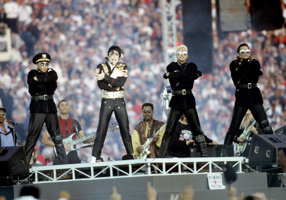 Das zumindest bis 2011. Dann kehrten die Pop-Stars zurück. Michael Jackson trat übrigens 1993 auf.