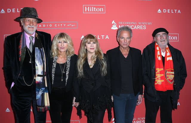 (L-R) Mick Fleetwood, Christine McVie, Stevie Nicks, Lindsey Buckingham and John McVie of Fleetwood Mac