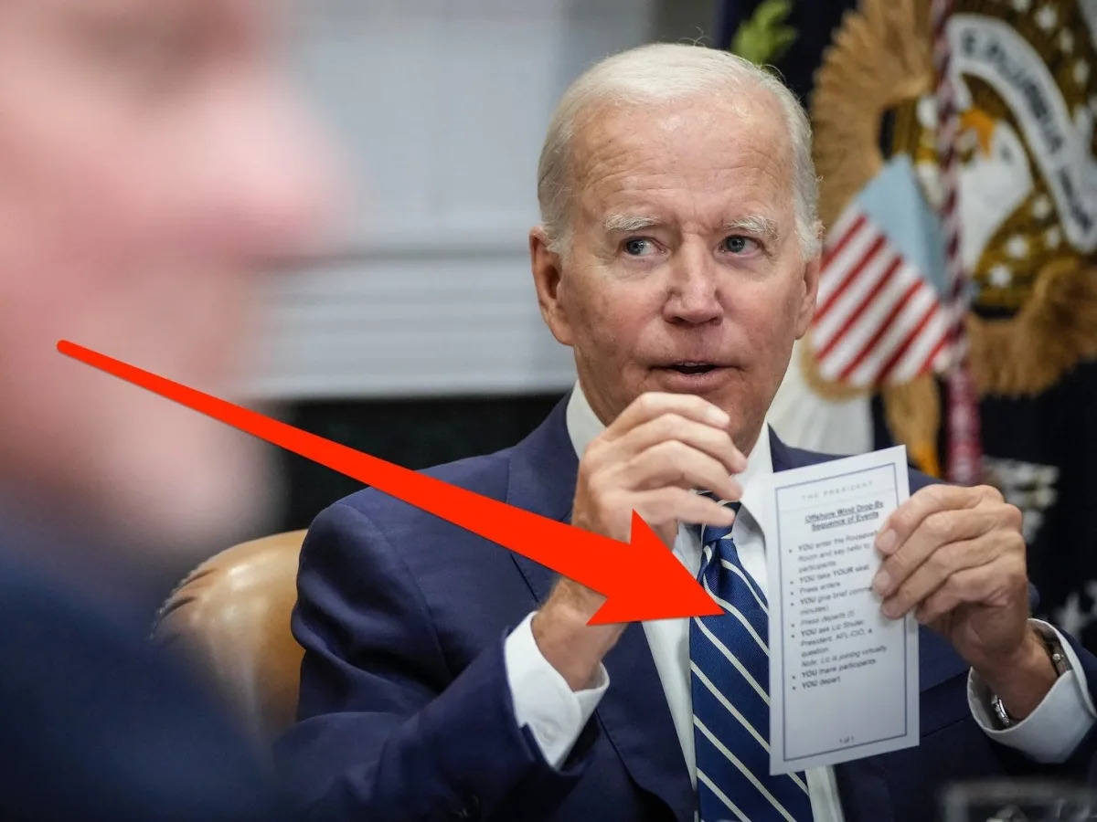 Biden accidentally flashed a cue card telling him exactly where to go and what t..