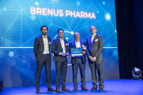 Trophée Biotech remis à Paul Bravetti (CEO Brenus Pharma) par Thierry Hulot (Président des activités du groupe Merck en France - Président du LEEM), Alain Huriez (Managing Partner, AdBio Partners), Guillaume LAULHE (Director BD chez IQVIA) (Photo: Brenus Pharma)