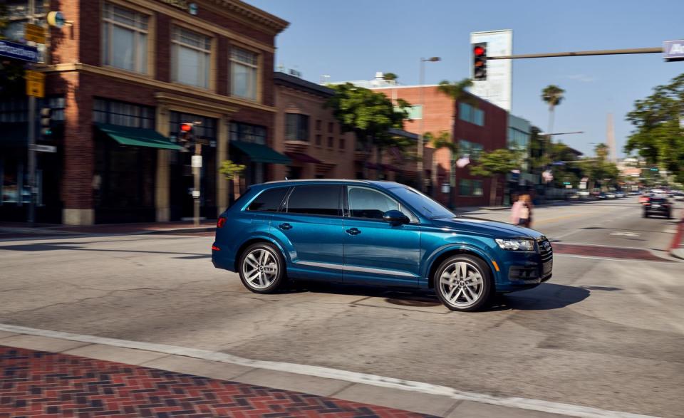 2018 Audi Q7 vs. 2019 Porsche Cayenne: Which Luxury SUV Best Suits Your Needs?