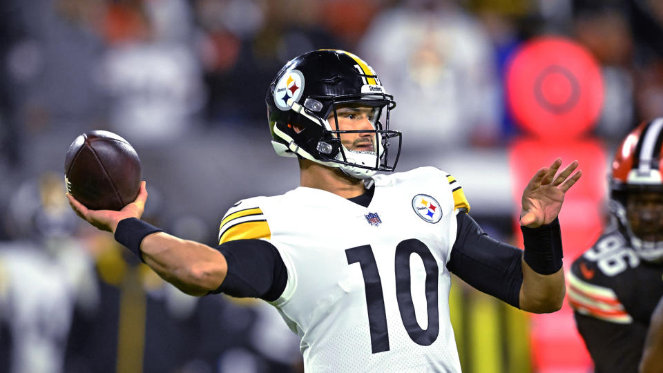 Pittsburgh Steelers quarterback Mitch Trubisky (10) throws a pass during the first half of the team's NFL football game against the Cleveland Browns in Cleveland on Thursday, Sept. 22, 2022. (AP Photo/David Richard)