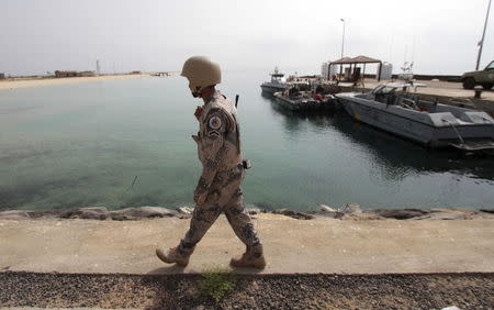 A Saudi border guard patrols Saudi Arabia's maritime border with Yemen along a beach on the Red Sea, near Jizan, April 8, 2015. Iran sent two warships to the Gulf of Aden on Wednesday, state media reported, establishing a military presence off the coast of Yemen where Saudi Arabia is leading a bombing campaign to oust the Iran-allied Houthi movement. REUTERS/Faisal Al Nasser