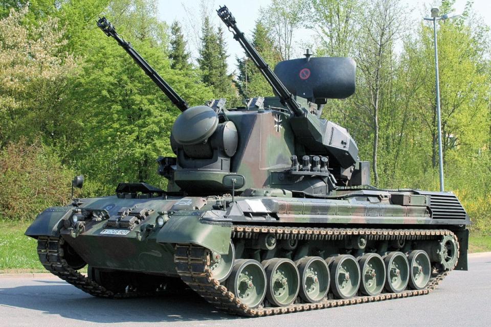 An example of the German variant of the Gepard with its notably different radars. <em>Hans-Hermann Bühling via Wikimedia</em>
