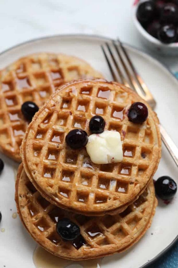 <p><a href="https://wholelottayum.com/air-fryer-frozen-waffles/" rel="nofollow noopener" target="_blank" data-ylk="slk:Whole Lotta Yum;elm:context_link;itc:0;sec:content-canvas" class="link ">Whole Lotta Yum</a></p>