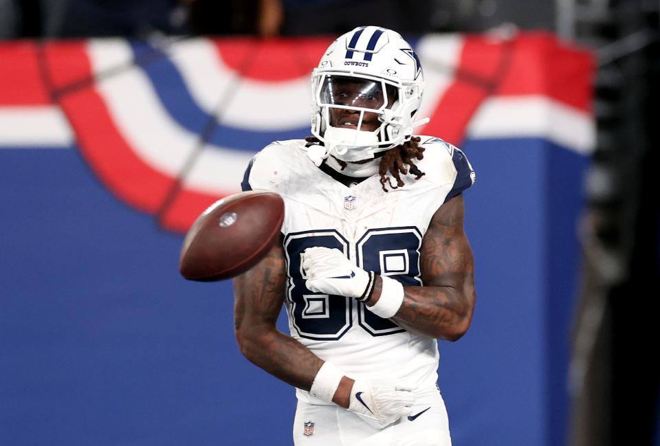 EAST RUTHERFORD, NEW JERSEY - SEPTEMBER 26: CeeDee Lamb #88 of the Dallas Cowboys celebrates a 55-yard touchdown during the second quarter against the New York Giants at MetLife Stadium on September 26, 2024 in East Rutherford, New Jersey. (Photo by Luke Hales/Getty Images)