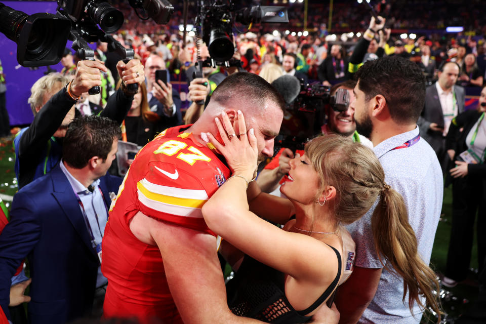 LAS VEGAS, NEVADA - FEBRUARY 11: Travis Kelce #87 of the Kansas City Chiefs and Taylor Swift embrace after defeating the San Francisco 49ers 25-22 in overtime during Super Bowl LVIII at Allegiant Stadium on February 11, 2024 in Las Vegas, Nevada. (Photo by Ezra Shaw/Getty Images)