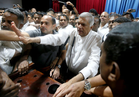 Sri Lanka's ousted Prime Minister Ranil Wickremesinghe (C) speaks to his supporters at the Prime Minister official residence in Colombo, Sri Lanka October 27, 2018. REUTERS/Dinuka Liyanawatte