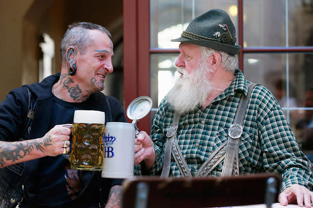 <b>18 septembre</b><br> Tout le monde est invité à participer à la célébration de l’Oktoberfest à Munich, en Allemagne. Il s’agit du plus grand festival folklorique de la planète. <br> (Johannes Simon/Getty Images)