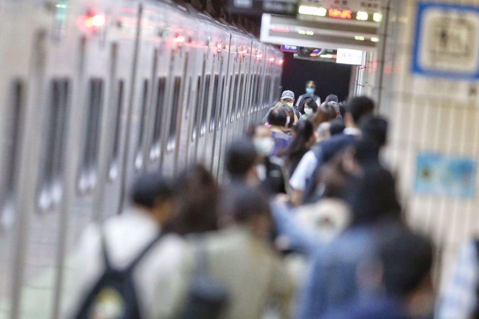 人妻抱怨，都已經說好要搭火車環島，老公卻臨時變卦要改開車，氣得PO文公審。(示意圖／資料照)