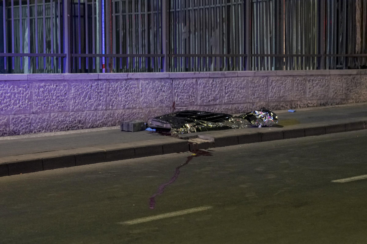 #Palestinian gunman kills 6 near Jerusalem synagogue