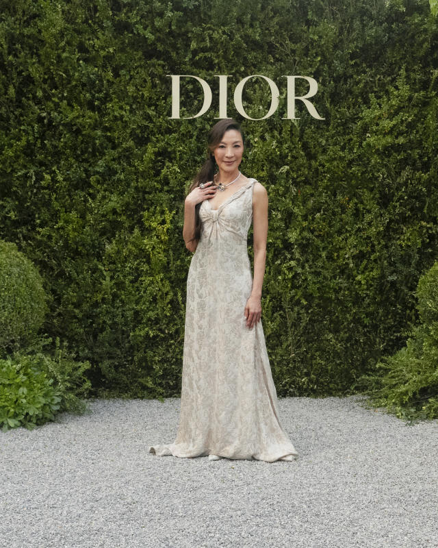 Delphine Arnault  Dior couture dresses, Couture dresses, Wedding  inspiration