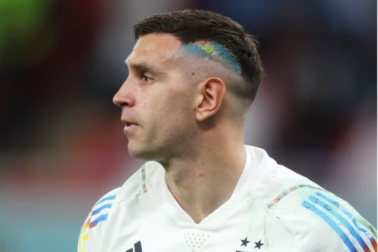 Dibu Martínez y su nuevo look para la fase definitiva en el Mundial de Qatar