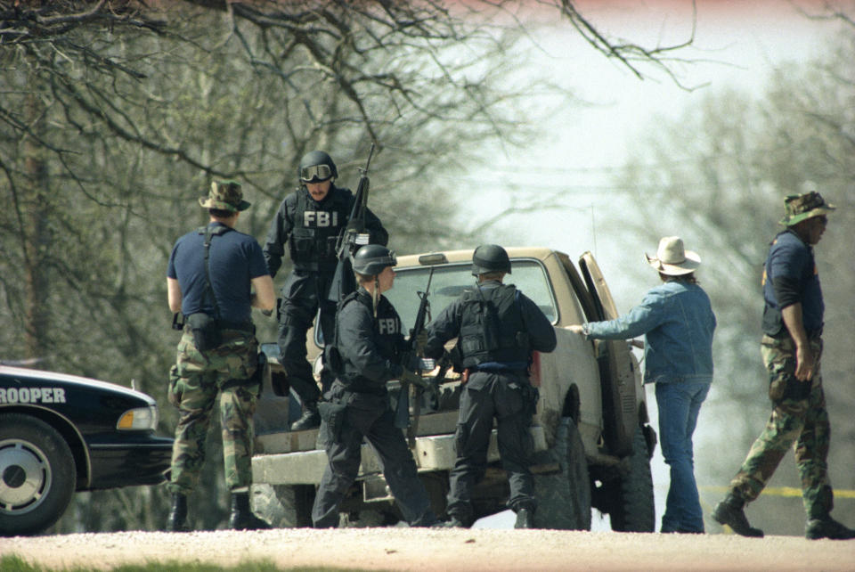 Heavily armed FBI agents unload from a pickup truck along a country road near the Branch Davidian compound near Waco, Texas, on March 6, 1993. / Credit: AP Photo/Rick Bowmer