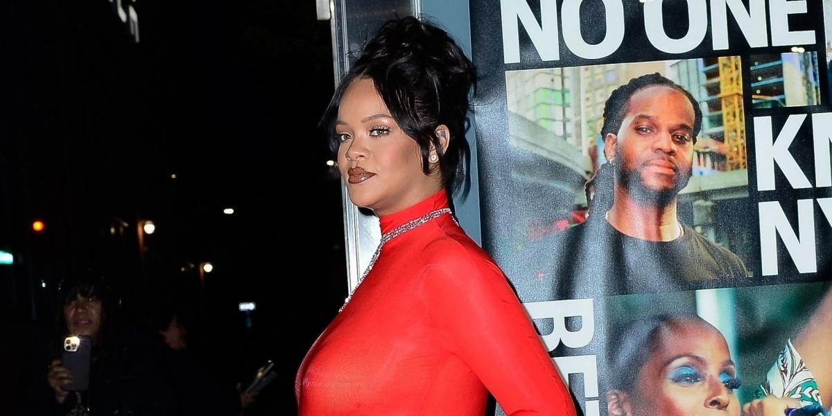 Rihanna Wears Black Sports Bra and Sweats In More Casual Late Maternity  Style - Yahoo Sports