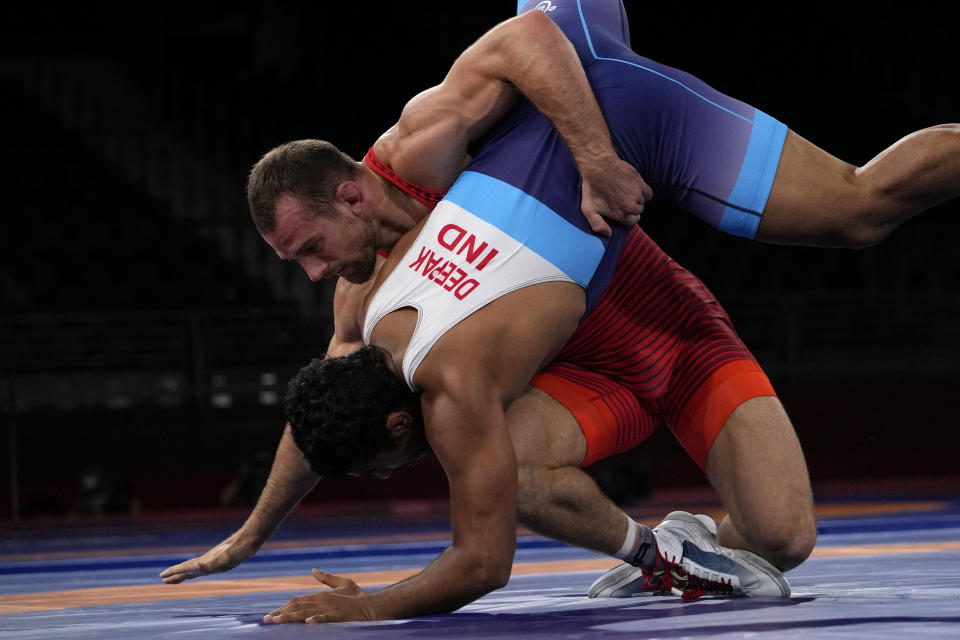 United States' David Morris Taylor III, background, and India's Deepak Punia compete in the men's 86kg Freestyle semifinal wrestling match at the 2020 Summer Olympics, Wednesday, Aug. 4, 2021, in Chiba, Japan. (AP Photo/Aaron Favila)