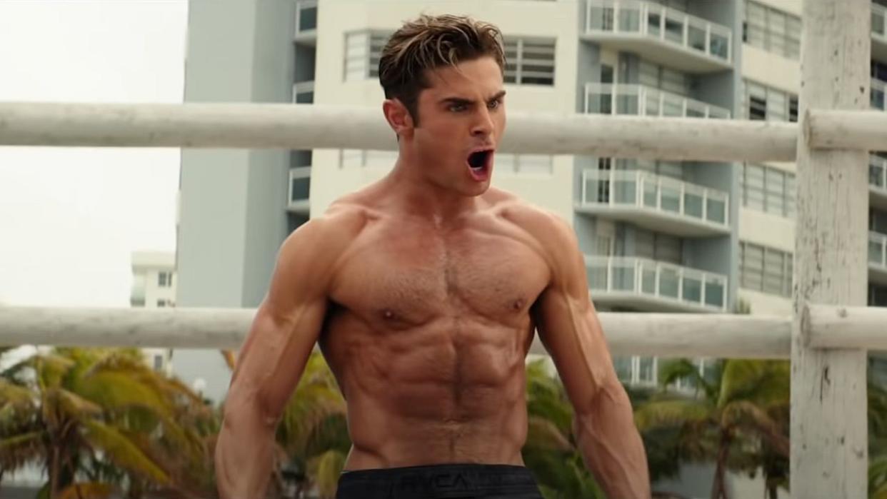  Zac Efron looking ripped in Baywatch 