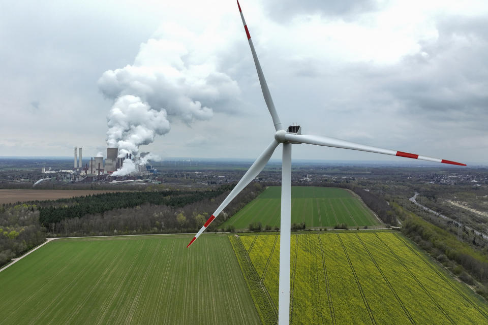 Cooling towers at the Niederaussem coal-fueled power station in Germany as the country starts to cut its reliance on Russian coal<span class="copyright">Alex Kraus—Bloomberg/Getty Images</span>