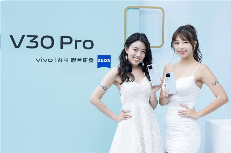 vivo V30系列與蔡司深度合作，首次將蔡司光學系統搭載於V系列，為vivo V30 Pro帶來全新拍攝體驗。