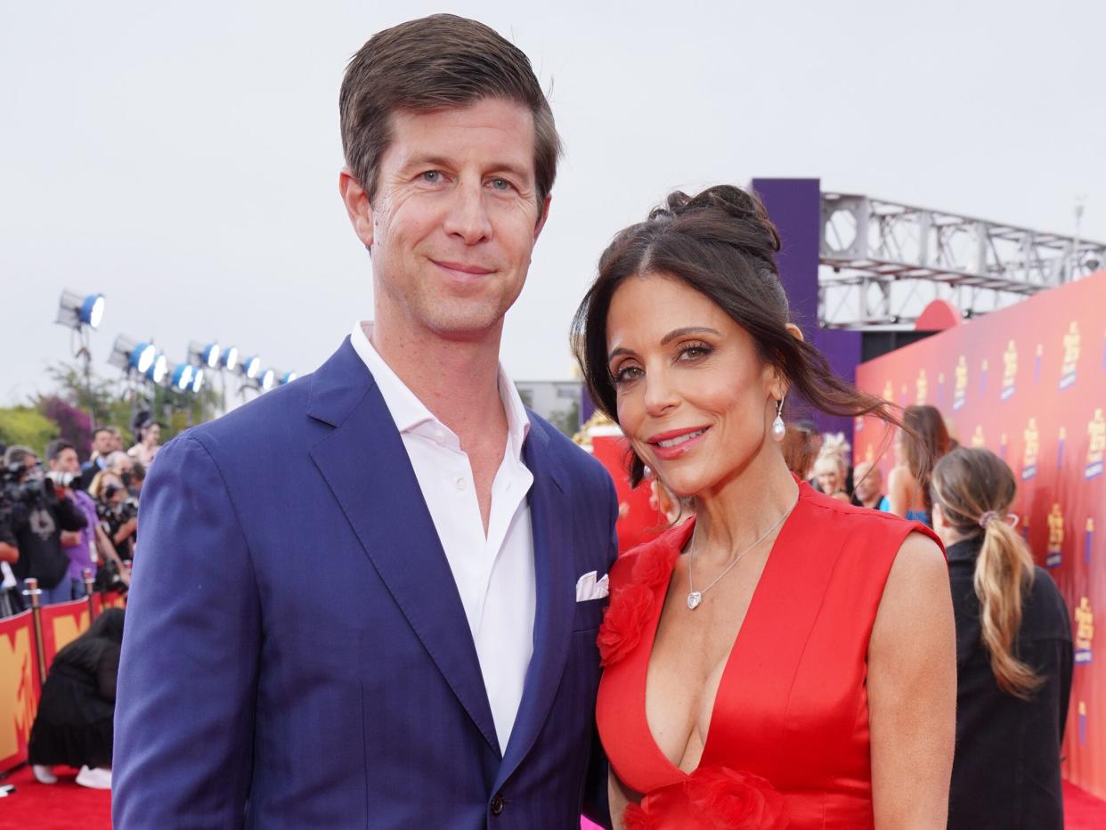 Paul Bernon and Bethenny Frankel attend the 2022 MTV Movie & TV Awards: UNSCRIPTED at Barker Hangar in Santa Monica, California and broadcast on June 5, 2022