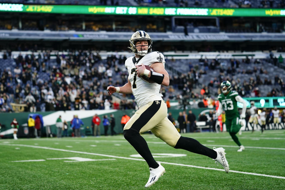 New Orleans Saints quarterback Taysom Hill looks back as he runs for a touchdown during the second half of an NFL football game against the New York Jets, Sunday, Dec. 12, 2021, in East Rutherford, N.J. (AP Photo/Matt Rourke)