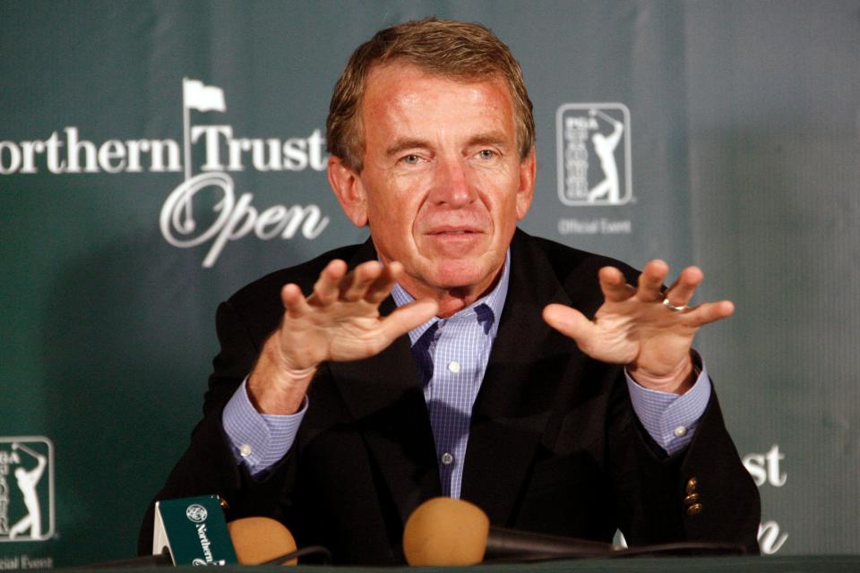 Tim Finchem will join former PGA Tour commissioners Deane Beman and Joey Dey in the World Golf Hall of Fame.