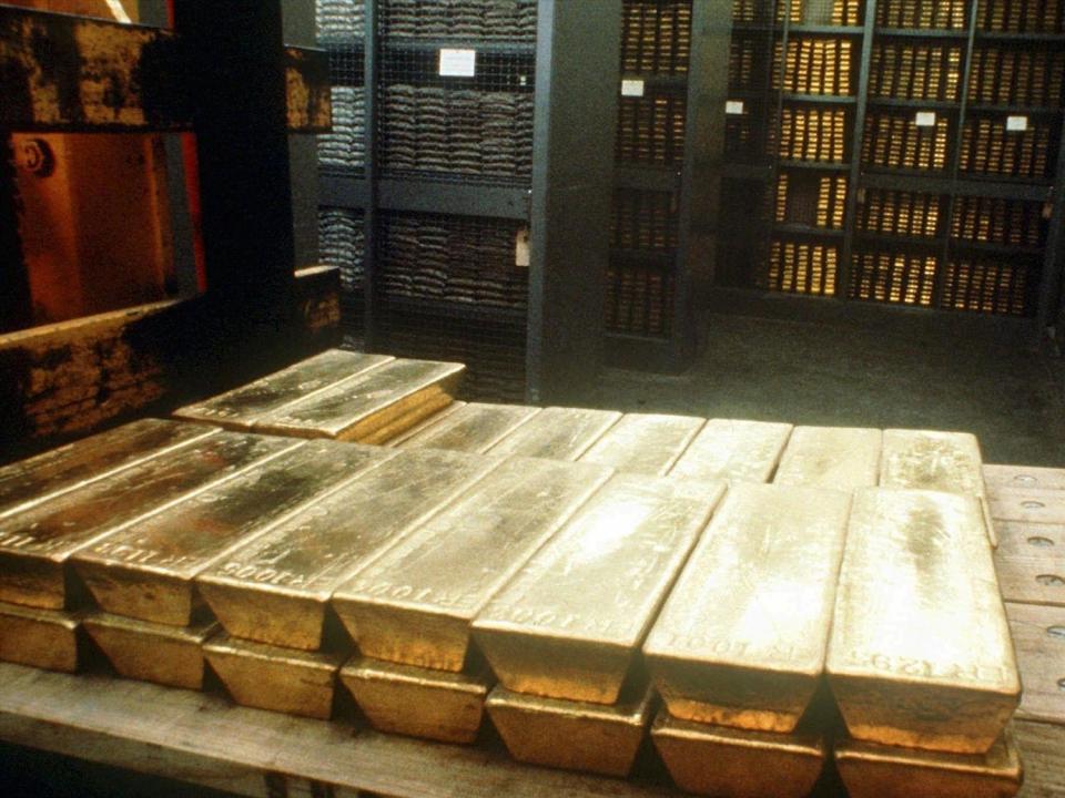 Gold bars in vaults at Swiss National Bank, Bern, Switzerland, photo