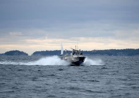 A Swedish Navy fast-attack craft skims the water around the Stockholm archipelago, in Sweden, October 18 2014. REUTERS/Pontus Lundahl/TT News Agency