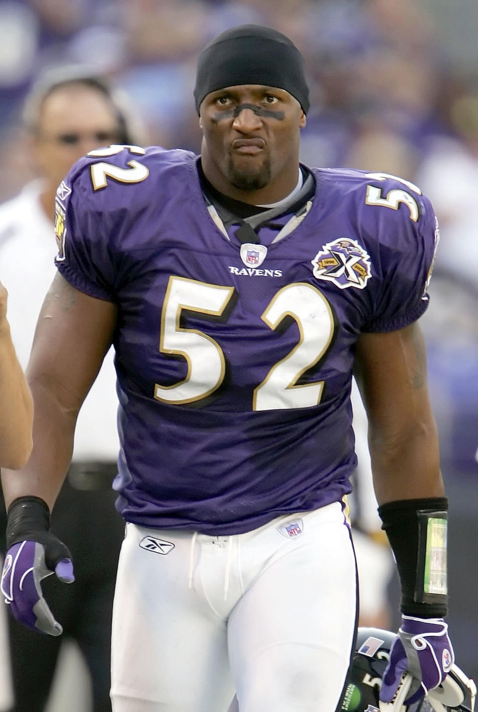 BALTIMORE, MD - OCTOBER 2: Ray Lewis #52 of the Baltimore Ravens walks along the sideline during the game against the New York Jets on October 2, 2005 at M&T Bank Stadium in Baltimore, Maryland. (Photo by Lisa Blumenfeld/Getty Images)