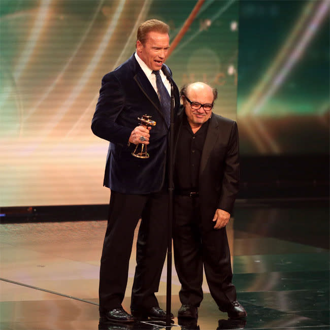 Arnold Schwarzenegger y Danny DeVito se reúnen en Cena de Corresponsales de la Casa Blanca credit:Bang Showbiz