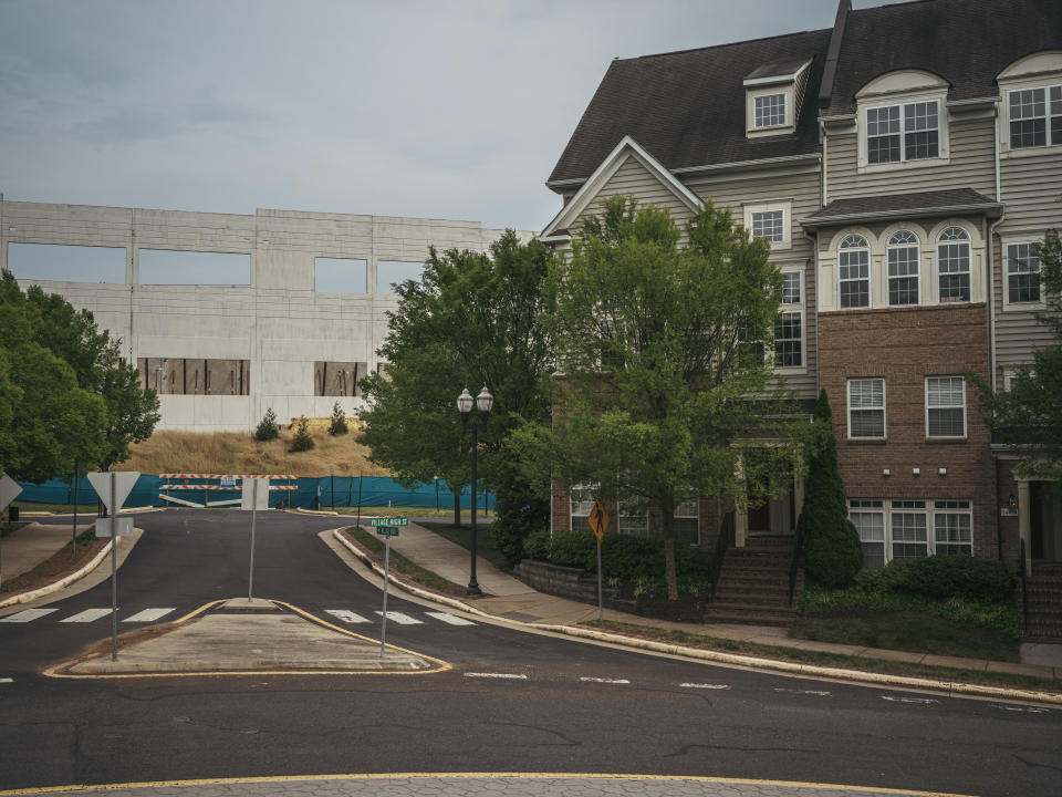 Alex Holt, residente desde hace mucho tiempo del vecindario Village Place en Haymarket, Virginia, el 11 de junio de 2023. (Greg Kahn/The New York Times)
