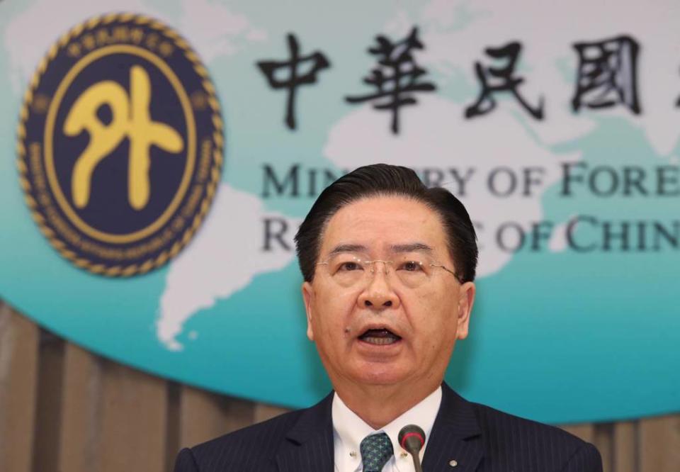 外交部26日臨時召開記者會，外交部長吳釗燮宣布台灣與宏都拉斯斷交。（劉宗龍攝）