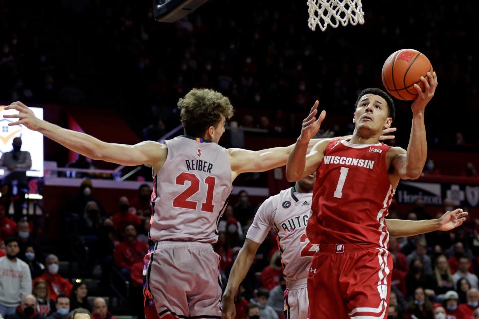 Wisconsin guard Johnny Davis (1) drives to the basket past Rutgers forward Dean Reiber (21) during the first half of an NCAA college basketball game Saturday, Feb. 26, 2022, in Piscataway, N.J. (AP Photo/Adam Hunger) ORG XMIT: NJAH104