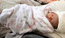 Zuria Vega enseña foto de cómo nació su bebé