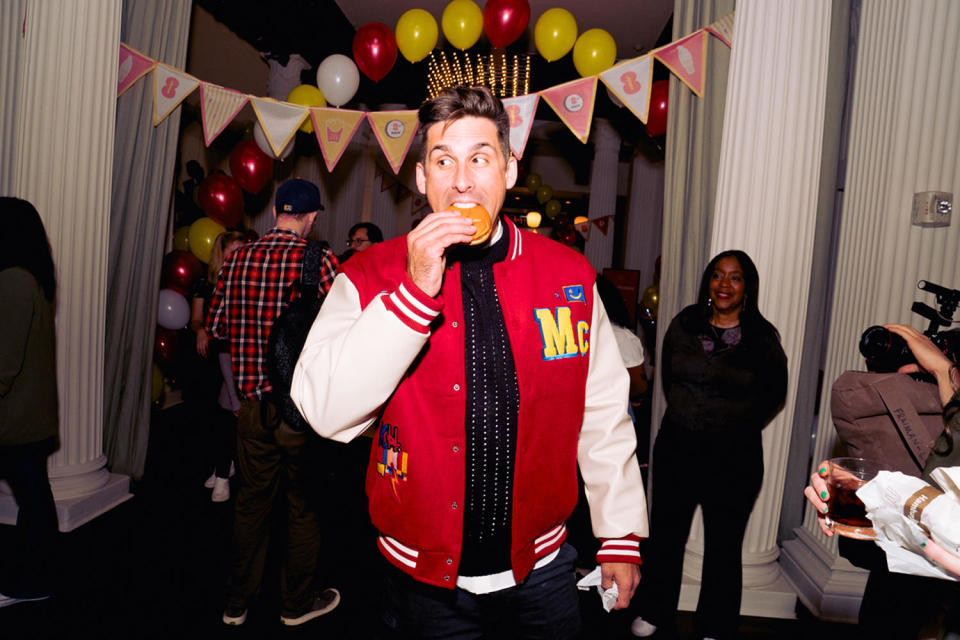Cody Rigsby enjoys a burger at the 1 in 8 Homecoming celebration in New York City. (Courtesy McDonald's)