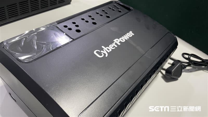 碩天CyberPower，UPS不斷電系統。（圖／記者王翊綺攝影）