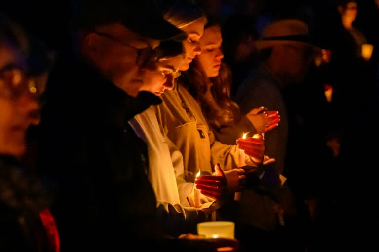 Many hundreds sat on the grass in a beachside park to grieve for the five women and a Pakistani male security guard who died in the April 13 attack (Izhar KHAN)