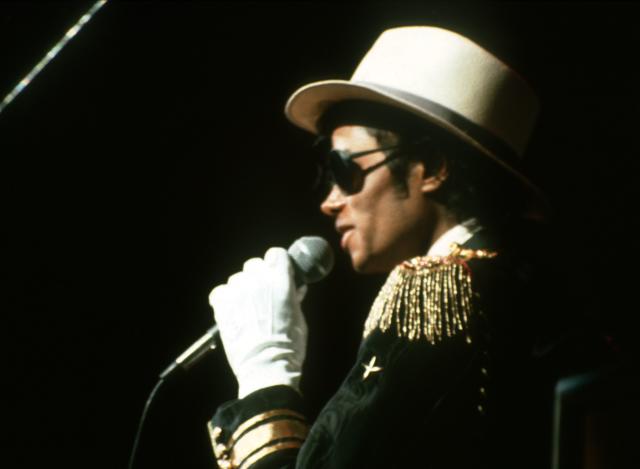 Michael Jackson's iconic white glove covered something up, Music, Entertainment