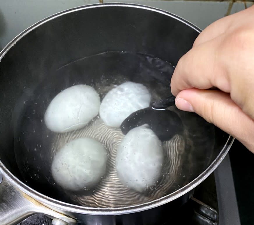 雞蛋食譜│流心茶燻蛋 想有流心效果有個簡易秘訣？