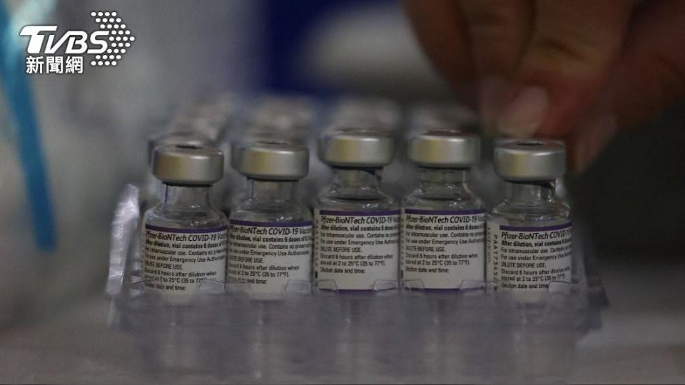 郭台銘控訴買BNT疫苗遭卡，疾管署今日開記者會駁斥。（圖／達志影像路透社）