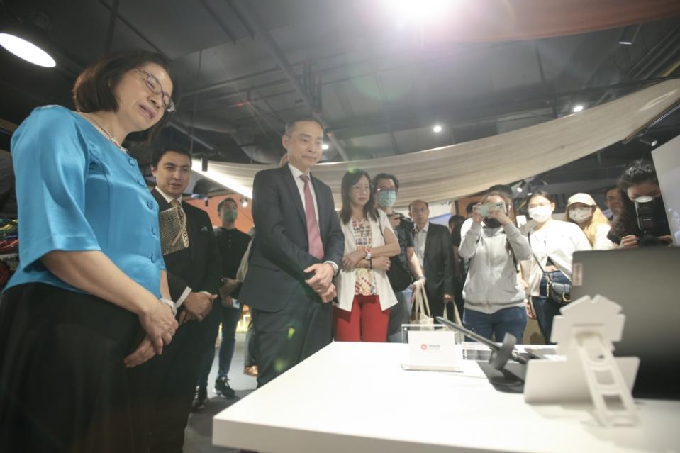 Taiwan Trade Development Council executive director Brian Lee (centre) tours the Taiwan Excellence LiveXperience pop-up. — Picture by Ahmad Zamzahuri