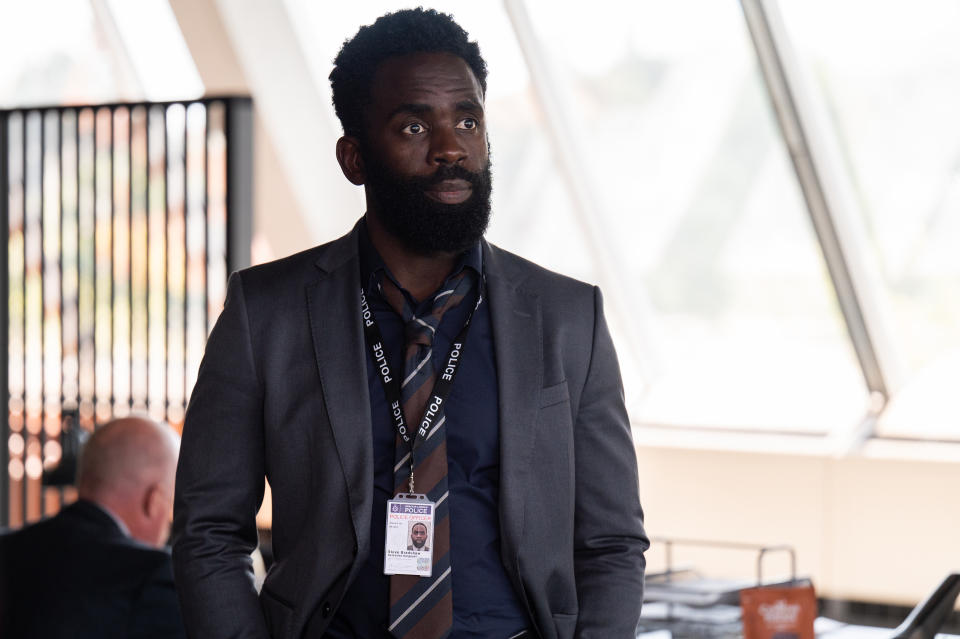 Jimmy Akingbola as DC Steve Bradshaw