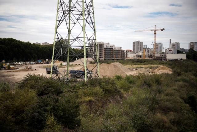 Rundown Paris suburb dreams of Olympic transformation 