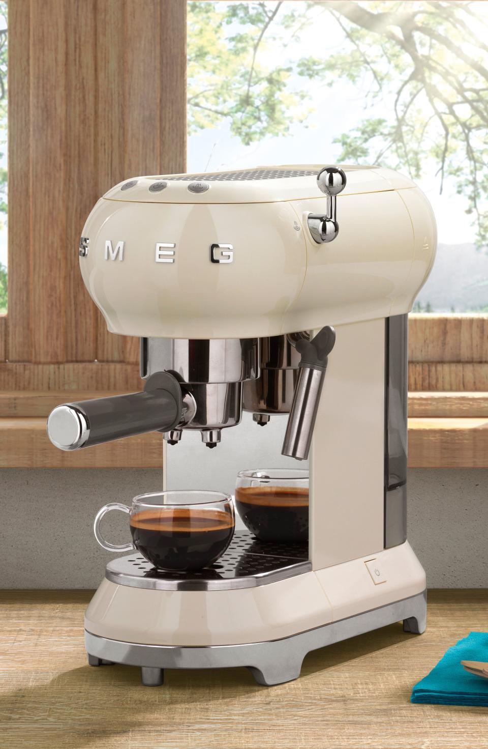 25) Smeg '50s Retro Style Espresso Coffee Machine